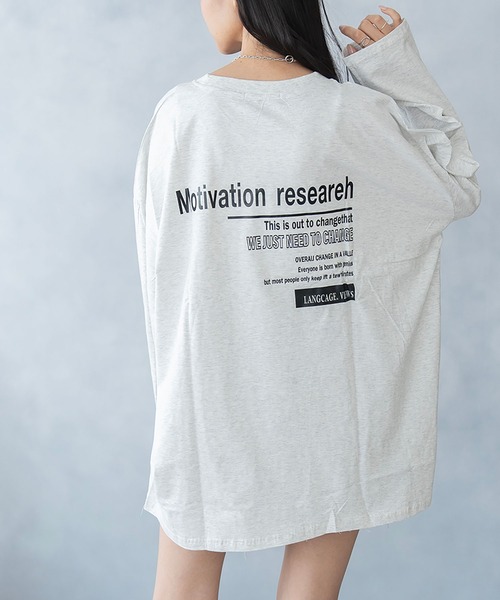 NinaetLina(ニナエリナ)の「バックプリント ビックシルエット ロング Tシャツ(Tシャツ/カットソー・レディース・ブルー/ブラック/ライトグレー/ホワイト・FREE)」の4枚目の写真
