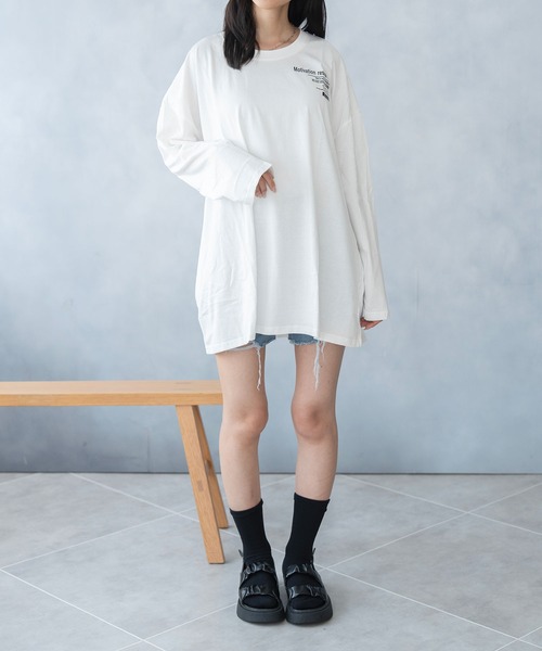 NinaetLina(ニナエリナ)の「バックプリント ビックシルエット ロング Tシャツ(Tシャツ/カットソー・レディース・ブルー/ブラック/ライトグレー/ホワイト・FREE)」の5枚目の写真