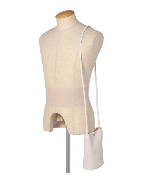 IL BISONTE（イルビゾンテ）の「IL BISONTE / ORIGINAL LEATHER / ショルダーバッグ / 2025 AUTUMN WINTER（ショルダーバッグ・レディース・ネイビー/オレンジ/ブラック/オリーブ/グレー/ナチュラル/ライトブラウン/レンガ/ダークブラウン/レッド/ホワイト/グリーン・FREE）」の19枚目の写真