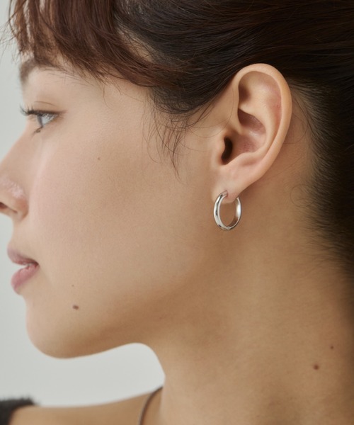 ciite' surgical stainless（シーテサージカルステンレス）の「【 金属アレルギー対応 】 4サイズ展開 シンプルフープピアス サージカルステンレス（両耳用）（ピアス（両耳用）・レディース・ゴールド/シルバー・14/7/9/12）」の8枚目の写真