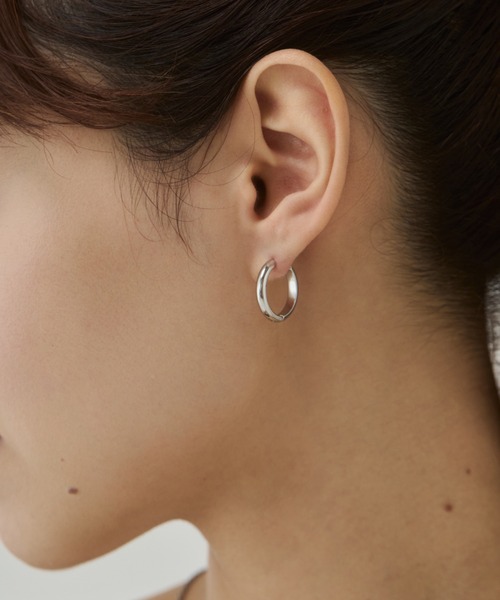 ciite' surgical stainless（シーテサージカルステンレス）の「【 金属アレルギー対応 】 4サイズ展開 シンプルフープピアス サージカルステンレス（両耳用）（ピアス（両耳用）・レディース・ゴールド/シルバー・14/7/9/12）」の7枚目の写真
