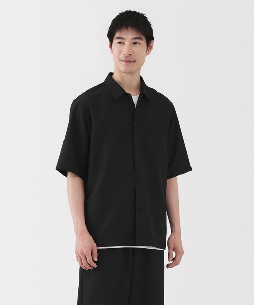 無印良品(ムジルシリョウヒン)の「紳士 風を通す ストレッチ 五分袖シャツ(シャツ/ブラウス・メンズ・ブラック/ダークネイビー/グレー系・XL/S/M/L)」の1枚目の写真