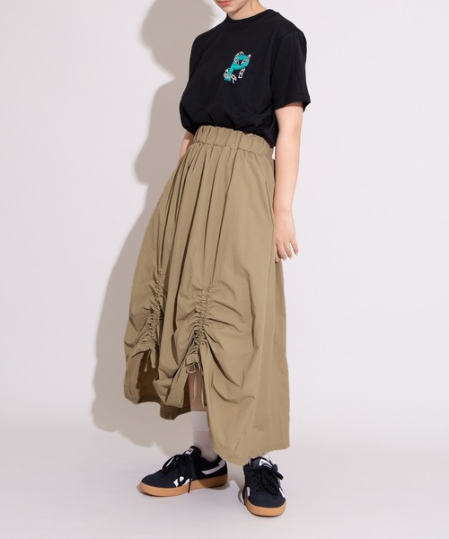 PUNYUS（プニュズ）の「鎖ロゴ刺繍Ｔシャツ（Tシャツ/カットソー・レディース・ホワイト/ブラック/イエロー・1/2/3/4）」の4枚目の写真