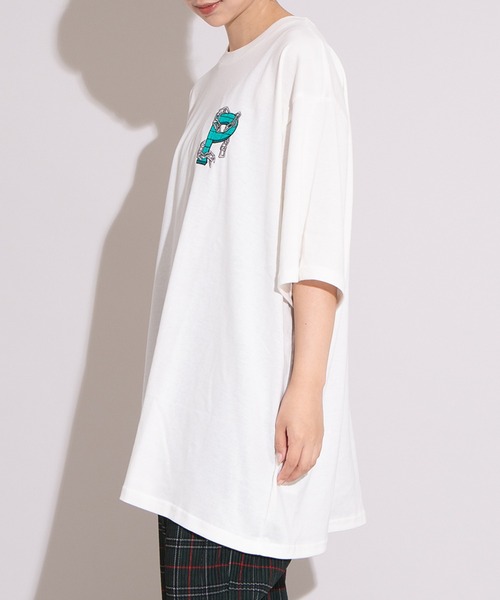 PUNYUS（プニュズ）の「鎖ロゴ刺繍Ｔシャツ（Tシャツ/カットソー・レディース・ホワイト/ブラック/イエロー・1/2/3/4）」の8枚目の写真