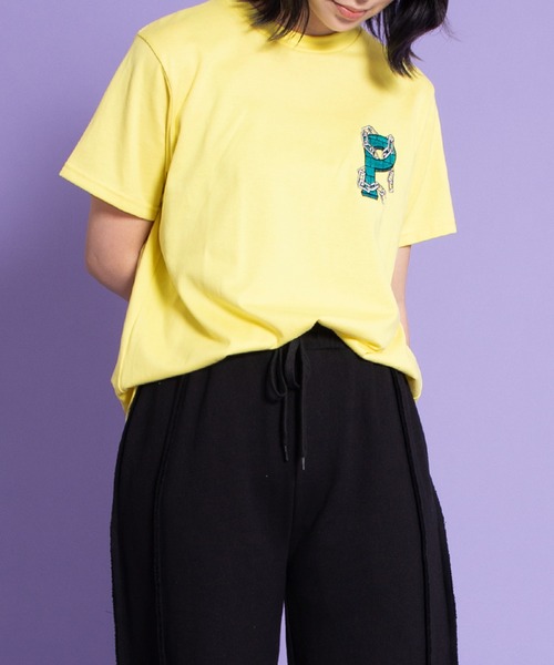 PUNYUS(プニュズ)の「鎖ロゴ刺繍Tシャツ(Tシャツ/カットソー・レディース・ホワイト/ブラック/イエロー・1/2/3/4)」の22枚目の写真