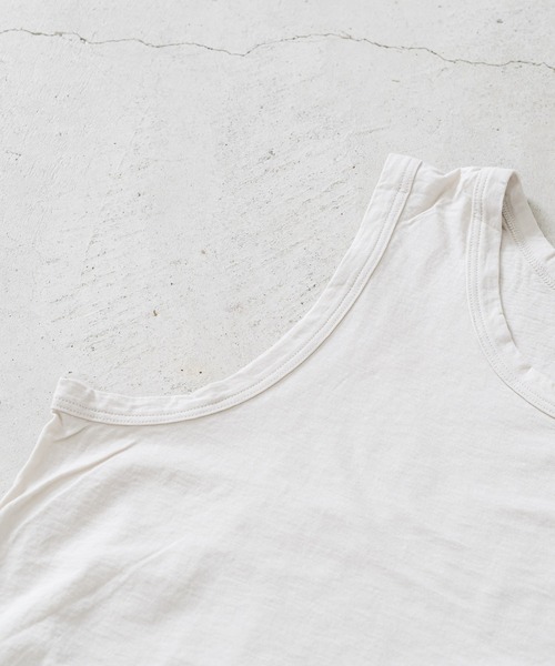 quadro(クオドロ)の「ハードツイスト天竺タンクトップ(Tシャツ/カットソー・メンズ・ブラック/ホワイト/ベージュ・MEDIUM/LARGE)」の10枚目の写真