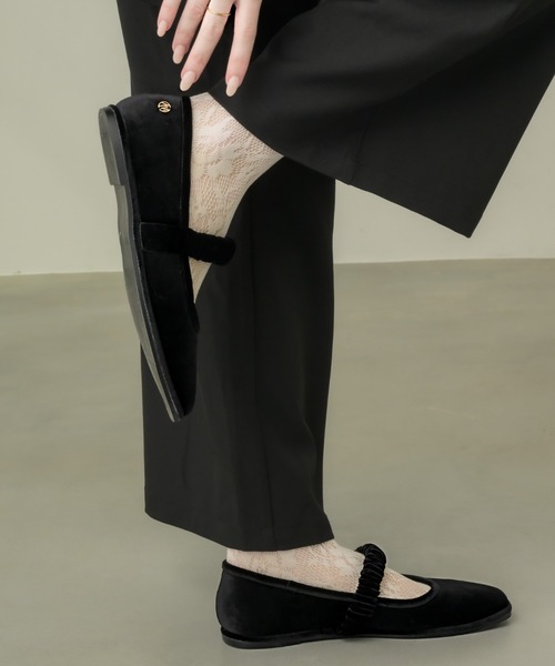 muku(ムク)の「BALLET SHOES / VELOUR(バレエシューズ・レディース・レッド/ブラック・36/38/40)」の4枚目の写真