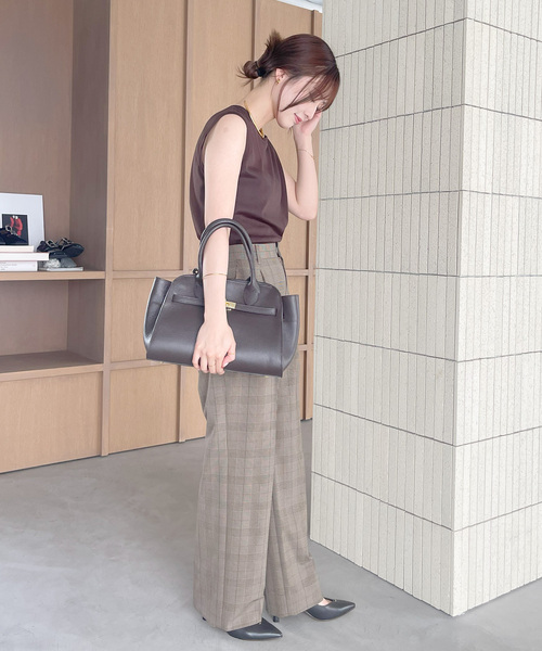 LE TALON(ルタロン)の「6.5cm Vカットシームパンプス(パンプス・レディース・オートミール/チャコールグレー・23.5cm/24cm/22cm/23cm/25cm/22.5cm/24.5cm)」の4枚目の写真