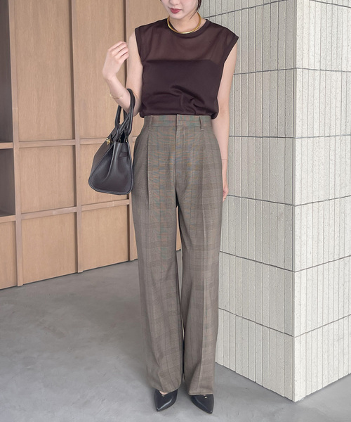 LE TALON(ルタロン)の「6.5cm Vカットシームパンプス(パンプス・レディース・オートミール/チャコールグレー・23.5cm/24cm/22cm/23cm/25cm/22.5cm/24.5cm)」の5枚目の写真