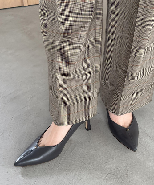 LE TALON(ルタロン)の「6.5cm Vカットシームパンプス(パンプス・レディース・オートミール/チャコールグレー・23.5cm/24cm/22cm/23cm/25cm/22.5cm/24.5cm)」の6枚目の写真