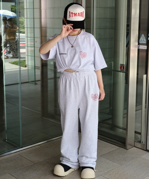ATMARK（アットマーク）の「《フリーサイズ　/　UNISEX　》ATMARK　ハートロゴラインストーン　スウェットパンツ（デニムパンツ・レディース・ブラック/ホワイト・FREE）」の11枚目の写真