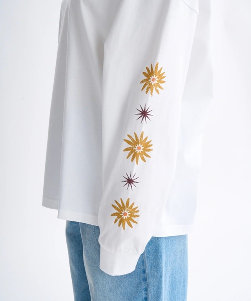 ROXY(ロキシー)の「BELLIS L/S TEE /ロキシールーズシルエットバックプリント長袖ロンT(Tシャツ/カットソー・レディース・グレー/ベージュ/ブラック/ホワイト・LARGE/MEDIUM/SMALL)」の9枚目の写真
