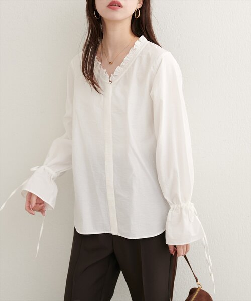 natural couture(ナチュラルクチュール)の「【WEB限定】フリルVネックキャンディスリーブブラウス(シャツ/ブラウス・レディース・ブラウン/サックスブルー/ブラック/オフホワイト・FREE)」の5枚目の写真