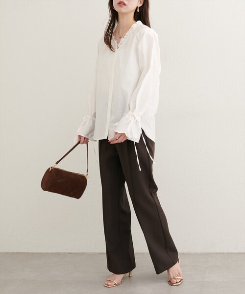 natural couture(ナチュラルクチュール)の「【WEB限定】フリルVネックキャンディスリーブブラウス(シャツ/ブラウス・レディース・ブラウン/サックスブルー/ブラック/オフホワイト・FREE)」の9枚目の写真