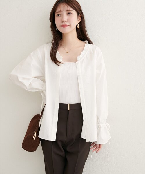 natural couture(ナチュラルクチュール)の「【WEB限定】フリルVネックキャンディスリーブブラウス(シャツ/ブラウス・レディース・ブラウン/サックスブルー/ブラック/オフホワイト・FREE)」の10枚目の写真