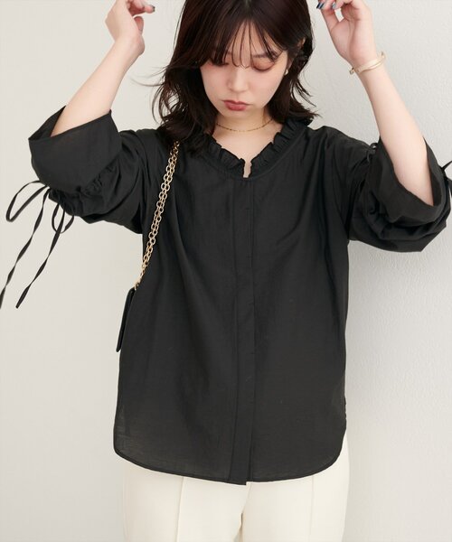 natural couture(ナチュラルクチュール)の「【WEB限定】フリルVネックキャンディスリーブブラウス(シャツ/ブラウス・レディース・ブラウン/サックスブルー/ブラック/オフホワイト・FREE)」の16枚目の写真