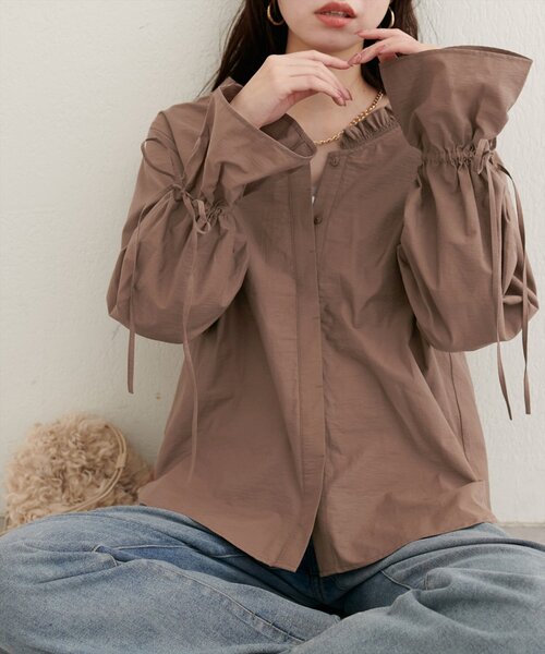 natural couture(ナチュラルクチュール)の「【WEB限定】フリルVネックキャンディスリーブブラウス(シャツ/ブラウス・レディース・ブラウン/サックスブルー/ブラック/オフホワイト・FREE)」の19枚目の写真