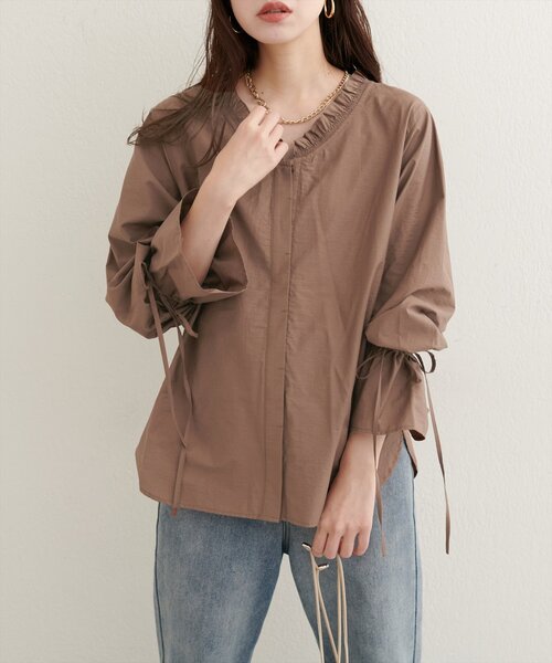 natural couture(ナチュラルクチュール)の「【WEB限定】フリルVネックキャンディスリーブブラウス(シャツ/ブラウス・レディース・ブラウン/サックスブルー/ブラック/オフホワイト・FREE)」の20枚目の写真