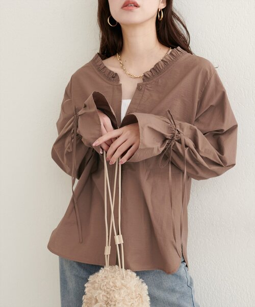 natural couture(ナチュラルクチュール)の「【WEB限定】フリルVネックキャンディスリーブブラウス(シャツ/ブラウス・レディース・ブラウン/サックスブルー/ブラック/オフホワイト・FREE)」の21枚目の写真