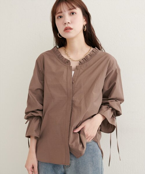 natural couture(ナチュラルクチュール)の「【WEB限定】フリルVネックキャンディスリーブブラウス(シャツ/ブラウス・レディース・ブラウン/サックスブルー/ブラック/オフホワイト・FREE)」の22枚目の写真