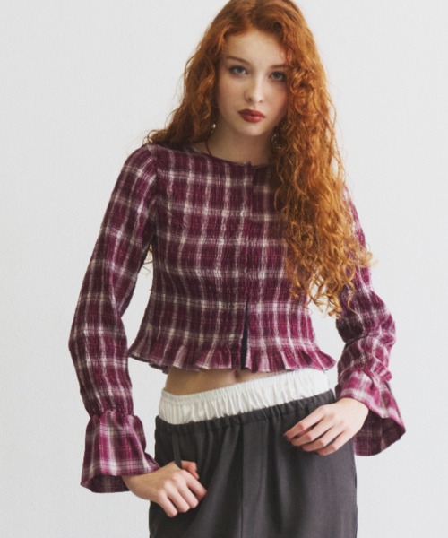 Lutim by u(ルチバイユー)の「Shirred frills blouse / シャーリングフリルブラウス(シャツ/ブラウス・レディース・ブラック/グレー/その他1/ボルドー・FREE)」の1枚目の写真