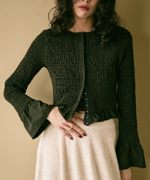 Lutim by u(ルチバイユー)の「Shirred frills blouse / シャーリングフリルブラウス(シャツ/ブラウス・レディース・ブラック/グレー/その他1/ボルドー・FREE)」の2枚目の写真