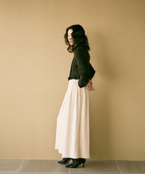 Lutim by u(ルチバイユー)の「Shirred frills blouse / シャーリングフリルブラウス(シャツ/ブラウス・レディース・ブラック/グレー/その他1/ボルドー・FREE)」の8枚目の写真