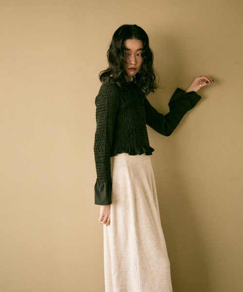 Lutim by u(ルチバイユー)の「Shirred frills blouse / シャーリングフリルブラウス(シャツ/ブラウス・レディース・ブラック/グレー/その他1/ボルドー・FREE)」の7枚目の写真