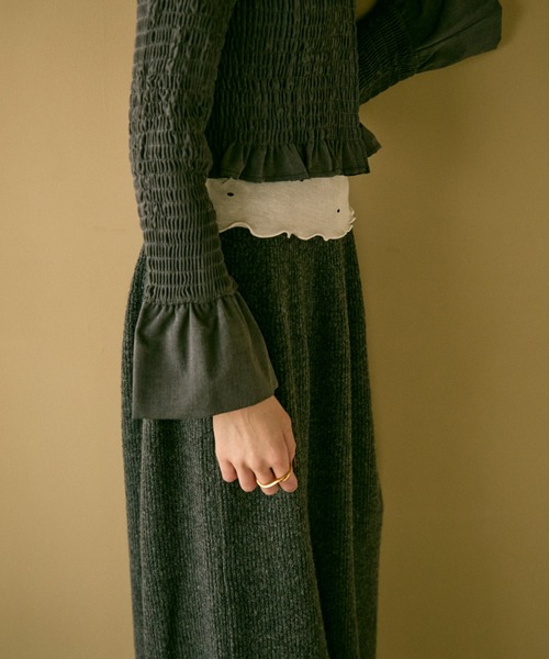 Lutim by u(ルチバイユー)の「Shirred frills blouse / シャーリングフリルブラウス(シャツ/ブラウス・レディース・ブラック/グレー/その他1/ボルドー・FREE)」の14枚目の写真