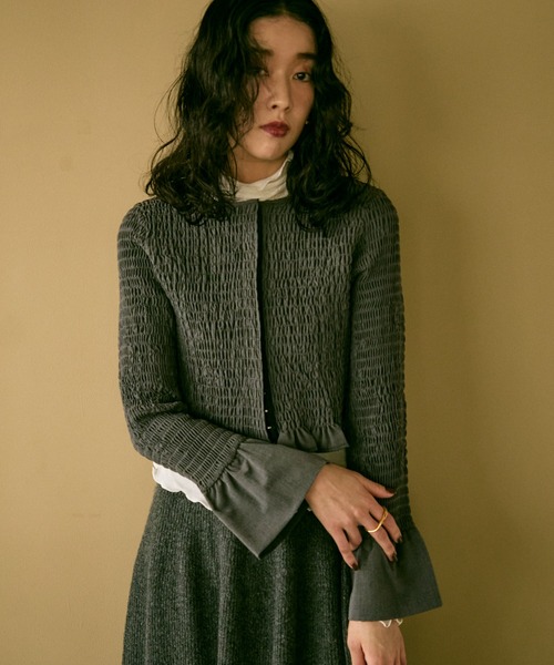 Lutim by u(ルチバイユー)の「Shirred frills blouse / シャーリングフリルブラウス(シャツ/ブラウス・レディース・ブラック/グレー/その他1/ボルドー・FREE)」の12枚目の写真