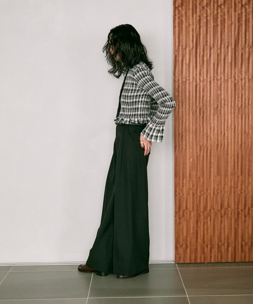 Lutim by u(ルチバイユー)の「Shirred frills blouse / シャーリングフリルブラウス(シャツ/ブラウス・レディース・ブラック/グレー/その他1/ボルドー・FREE)」の21枚目の写真