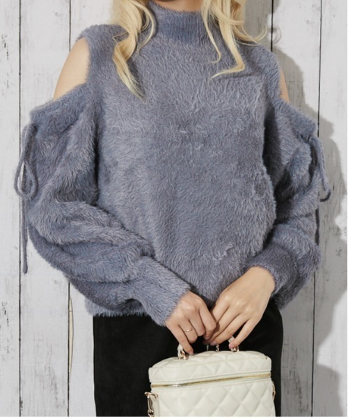 GORGE(ゴージ)の「《肩あき×フェザーニット》レディース 長袖トップス ふわもこ フェミニン 秋冬(ニット/セーター・レディース・ブラック/グレイッシュベージュ/オフホワイト/ブルー/ピンク・F)」の5枚目の写真