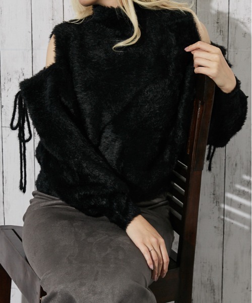 GORGE(ゴージ)の「《肩あき×フェザーニット》レディース 長袖トップス ふわもこ フェミニン 秋冬(ニット/セーター・レディース・ブラック/グレイッシュベージュ/オフホワイト/ブルー/ピンク・F)」の3枚目の写真