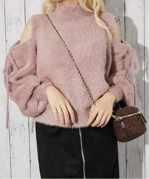 GORGE(ゴージ)の「《肩あき×フェザーニット》レディース 長袖トップス ふわもこ フェミニン 秋冬(ニット/セーター・レディース・ブラック/グレイッシュベージュ/オフホワイト/ブルー/ピンク・F)」の7枚目の写真