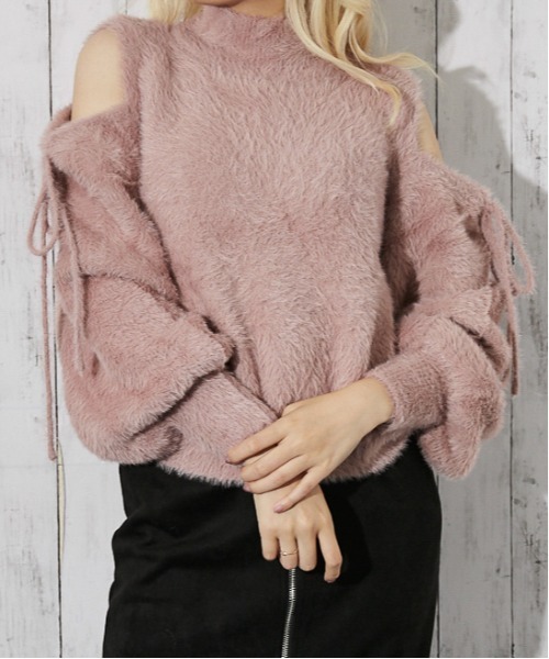 GORGE(ゴージ)の「《肩あき×フェザーニット》レディース 長袖トップス ふわもこ フェミニン 秋冬(ニット/セーター・レディース・ブラック/グレイッシュベージュ/オフホワイト/ブルー/ピンク・F)」の8枚目の写真