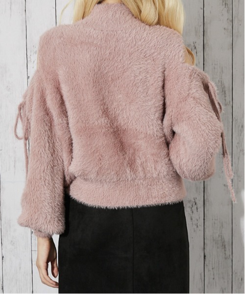 GORGE(ゴージ)の「《肩あき×フェザーニット》レディース 長袖トップス ふわもこ フェミニン 秋冬(ニット/セーター・レディース・ブラック/グレイッシュベージュ/オフホワイト/ブルー/ピンク・F)」の10枚目の写真