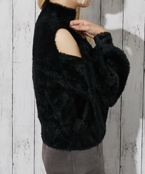 GORGE(ゴージ)の「《肩あき×フェザーニット》レディース 長袖トップス ふわもこ フェミニン 秋冬(ニット/セーター・レディース・ブラック/グレイッシュベージュ/オフホワイト/ブルー/ピンク・F)」の13枚目の写真