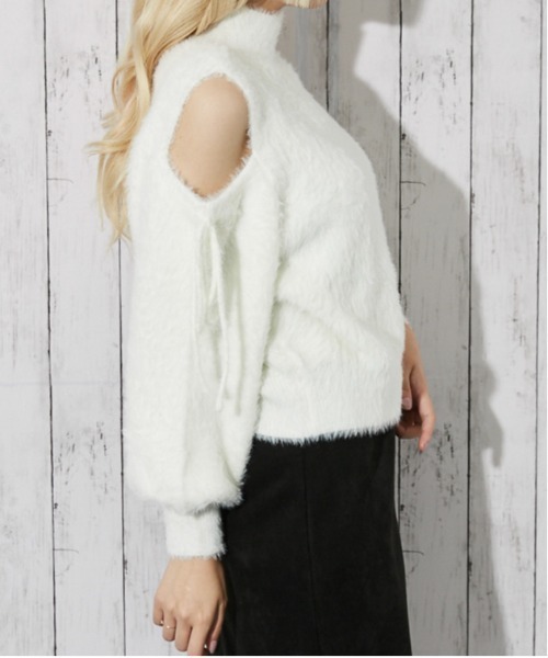 GORGE(ゴージ)の「《肩あき×フェザーニット》レディース 長袖トップス ふわもこ フェミニン 秋冬(ニット/セーター・レディース・ブラック/グレイッシュベージュ/オフホワイト/ブルー/ピンク・F)」の17枚目の写真