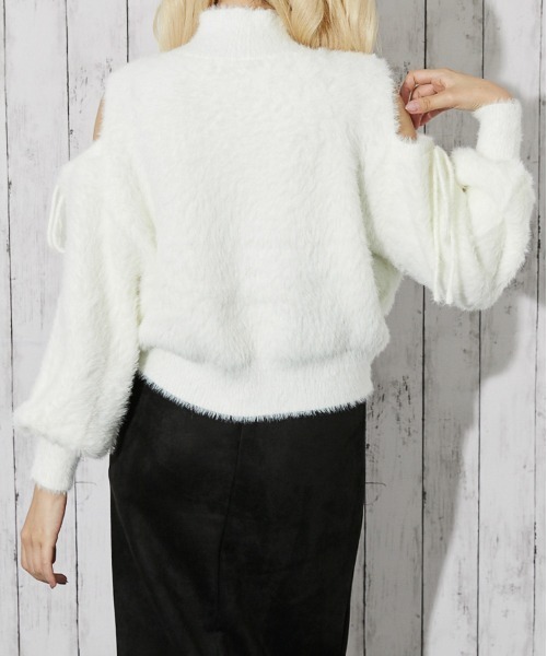 GORGE(ゴージ)の「《肩あき×フェザーニット》レディース 長袖トップス ふわもこ フェミニン 秋冬(ニット/セーター・レディース・ブラック/グレイッシュベージュ/オフホワイト/ブルー/ピンク・F)」の18枚目の写真