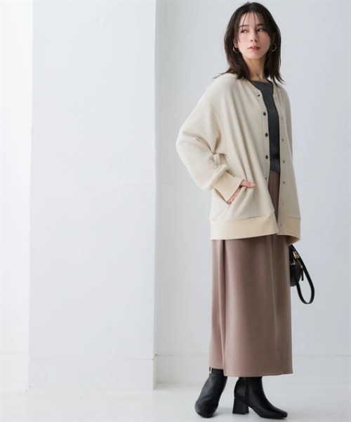 nissen（ニッセン）の「なめらかポンチ素材　前スリットタイトスカート（セットアップ可能）＜大きいサイズ有＞（スカート・レディース・ブラック/チャコールグレー/グリーン/モカ・S/M/L/LL）」の14枚目の写真