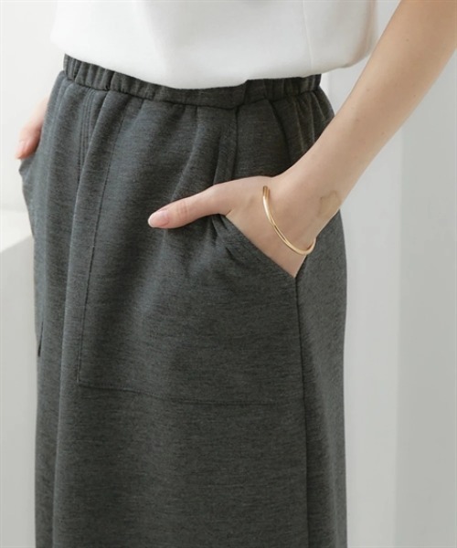 nissen（ニッセン）の「なめらかポンチ素材　前スリットタイトスカート（セットアップ可能）＜大きいサイズ有＞（スカート・レディース・ブラック/チャコールグレー/グリーン/モカ・S/M/L/LL）」の18枚目の写真