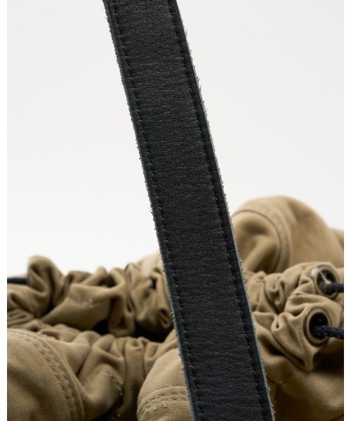 wjk（ダヴルジェイケイ）の「vintage drawstring tote bag（トートバッグ・メンズ・ブラック/ベージュ・FREE）」の9枚目の写真