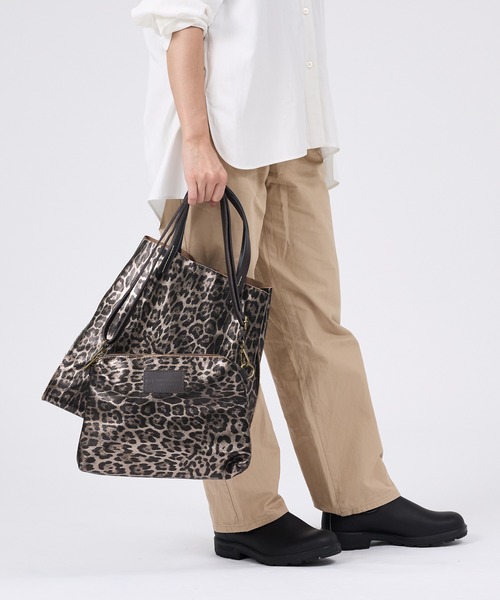 AULENTTI(オウレンティ)の「【WEB限定】【AULENTTI/オウレンティ】ポーチ付きトートバッグ ヒョウ柄(トートバッグ・レディース・シルバー・フリー)」の22枚目の写真