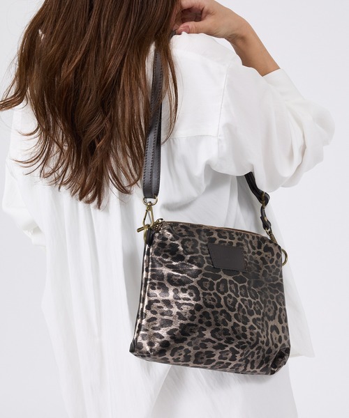 AULENTTI(オウレンティ)の「【WEB限定】【AULENTTI/オウレンティ】ポーチ付きトートバッグ ヒョウ柄(トートバッグ・レディース・シルバー・フリー)」の21枚目の写真