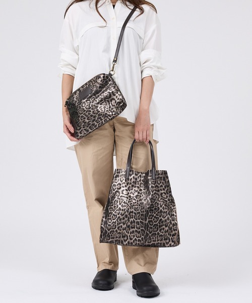 AULENTTI(オウレンティ)の「【WEB限定】【AULENTTI/オウレンティ】ポーチ付きトートバッグ ヒョウ柄(トートバッグ・レディース・シルバー・フリー)」の20枚目の写真