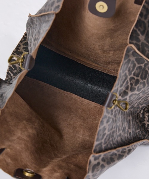 AULENTTI(オウレンティ)の「【WEB限定】【AULENTTI/オウレンティ】ポーチ付きトートバッグ ヒョウ柄(トートバッグ・レディース・シルバー・フリー)」の13枚目の写真