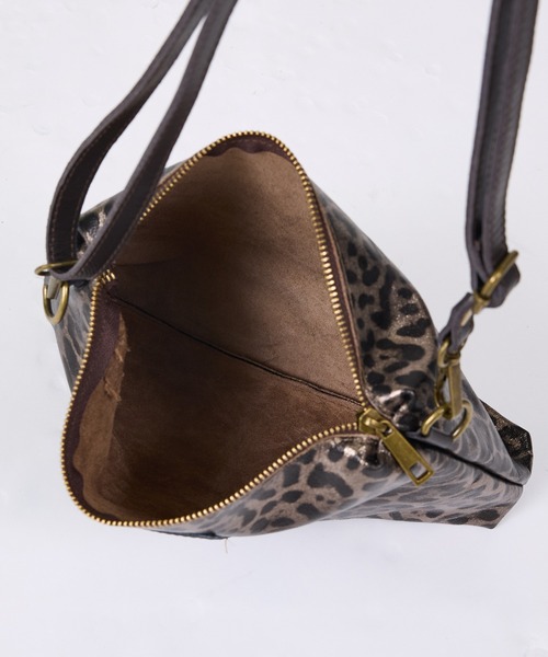 AULENTTI(オウレンティ)の「【WEB限定】【AULENTTI/オウレンティ】ポーチ付きトートバッグ ヒョウ柄(トートバッグ・レディース・シルバー・フリー)」の5枚目の写真