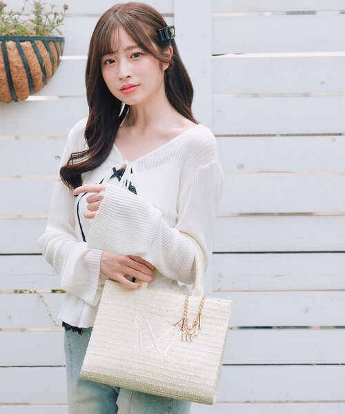 Aimerianejoie（エメリアーヌジョワ）の「【タブレット対応/推し活】Aimerianejoie刺繍入りミニトート（トートバッグ・レディース・ライトグレー/アイボリー/ブラック/サックスブルー/イエロー/ピンク/ラベンダー・FREE）」の6枚目の写真