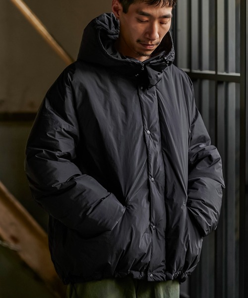 REMI RELIEF（レミレリーフ）の「REMI RELIEF 超軽量ナイロンアウトドアダウンJKTフーディー RN27353002（ダウンジャケット/コート・メンズ・ブラック・LARGE/MEDIUM）」の2枚目の写真