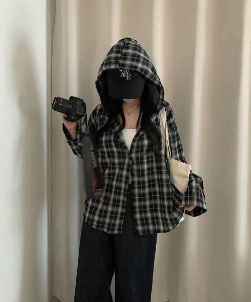 almo（アルモ）の「【LAMPOON】オーバーサイズチェックシャツパーカー（パーカー・レディース・ホワイト/ブラック/ブルー/グレー・FREE）」の12枚目の写真